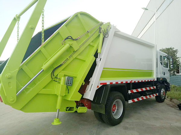 東風多利卡壓縮垃圾車6方