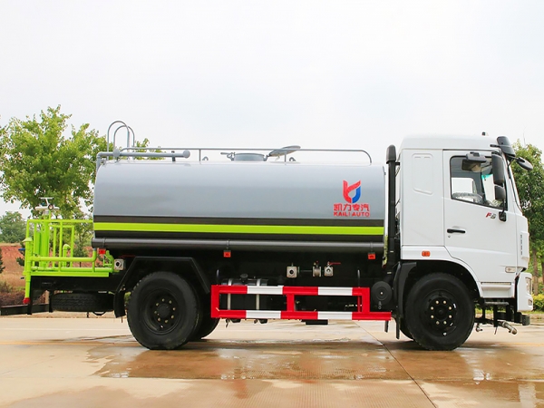 國六華神灑水車