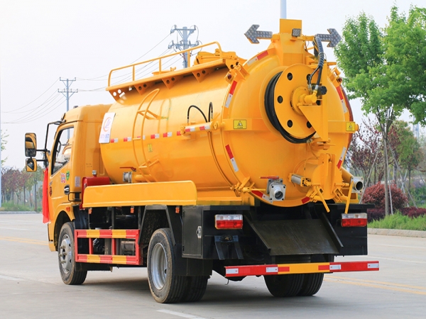 國六大多利卡清洗吸污車