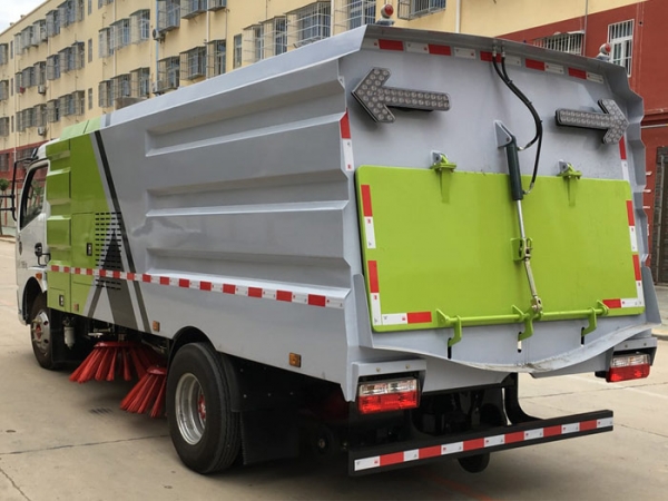 國六多利卡D7掃路車