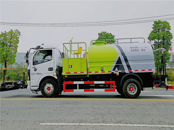 國(guó)六大多利卡6方路面清洗車