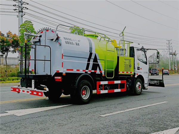 國(guó)六大多利卡6方路面清洗車