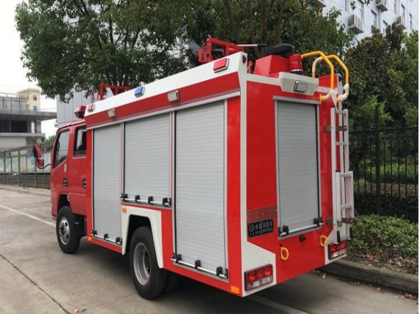 國六東風(fēng)小型泡沫消防車2.5噸