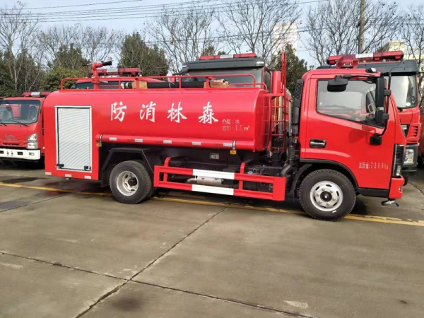 東風(fēng)單排座消防灑水車4噸-4.5噸