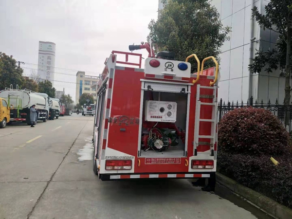 國六東風小型水罐消防車2.5噸