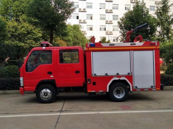 慶鈴小型消防車1.5噸水罐消防車