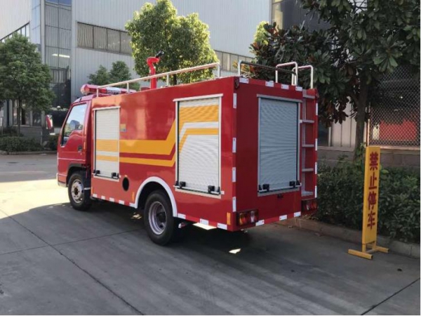 小型福田2噸消防灑水車
